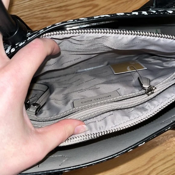 Michael Kors Mercer Leather Tote - Picture 7 of 10